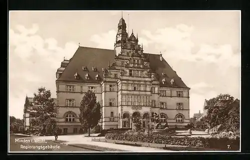 AK Minden i. Westf., Blick auf die Fassade des Regierungsgebäude