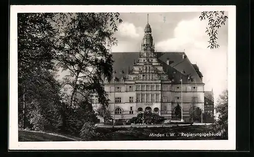 AK Minden i. Westf., Parkanlagen vor dem Regierungsgebäude