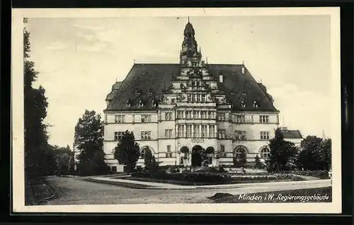 AK Minden i. Westf., Parkanlagen mit Blick auf das Regierungsgebäude