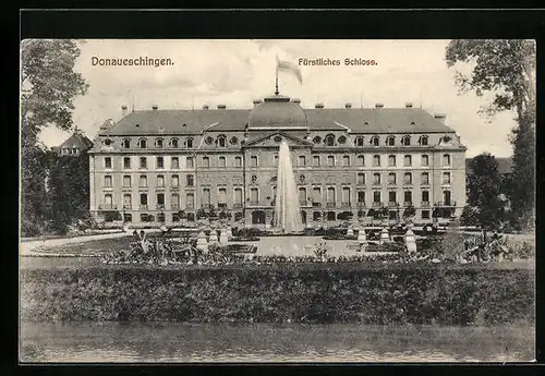 AK Donaueschingen, Fontäne vor dem Fürstlichen Schloss