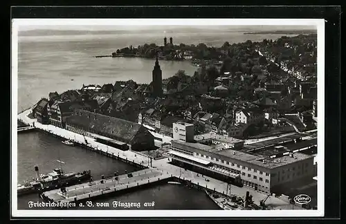 AK Friedrichshafen a. B., Dampferanlegestelle, Fliegeraufnahme der Stadt