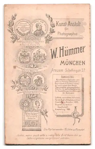 Fotografie W. Hümmer, München, Schellingstr. 37, Portrait dunkelhaarige Schönheit im eleganten Kleid