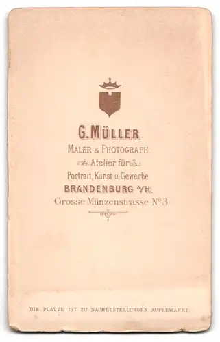 Fotografie G. Müller, Brandenburg / Havel, Grosse Münzenstr. 3, Portrait junger Mann elegant mit Krawatte im Jackett