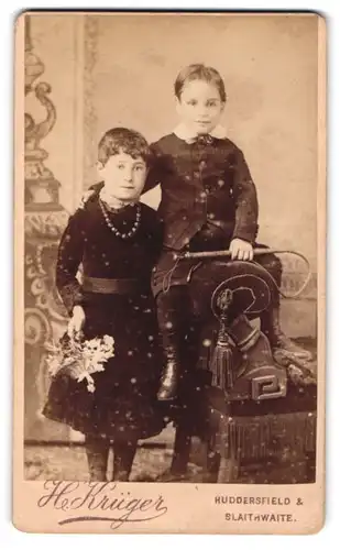 Fotografie H. Krüger, Huddersfield, Northumberland Street, niedliches Kinderpaar in eleganter Kleidung
