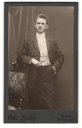 Fotografie Otto Radtke, Lennep, Portrait charmanter junger Mann im Anzug