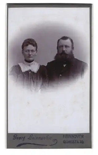Fotografie Georg Leineweber, Hannover, Georgstr. 30, Portrait eines elegant gekleideten Paares