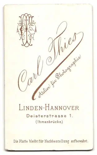 Fotografie Carl Thies, Hannover-Linden, Deisterstr. 1, Portrait stattlicher Mann mit Schnurrbart im karierten Jackett