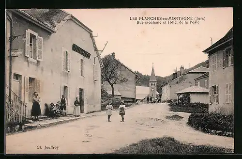 AK Les Planches-en-Montagne, Rue montante et Hôtel de la Poste