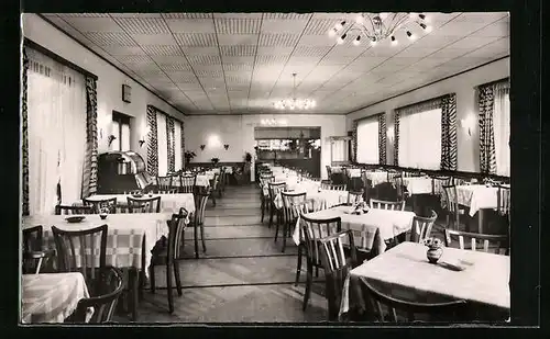 AK Vielbrunn im Odenwald, Gasthaus-Metzgerei-Pension Zum Odenwald, Innenansicht