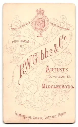 Fotografie R. W. Gibbs & Co., Middlesboro, 20 Wilson St., Portrait schönes Fräulein im eleganten Kleid