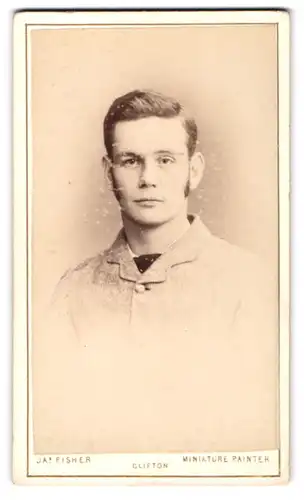 Fotografie J. Fisher, Clifton, 59 White Ladies Road, Portrait charmanter junger Mann im Jackett