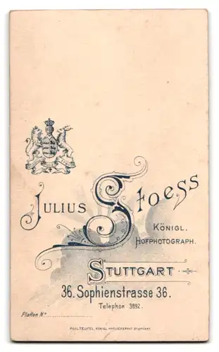 Fotografie Julius Stoess, Stuttgart, Portrait junger Page in Uniofrm mit Tablett unterm Arm posiert im Atelier