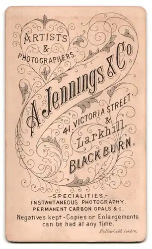 Fotografie A. Jennings & Co., Blackburn, 41. Victoria Street, Portrait bildschönes Fräulein mit Flechtdutt