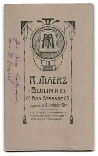 Fotografie R. Marz, Berlin, Bad Str. 65, Freundlicher Herr mit Schnauzbart und Krawatte