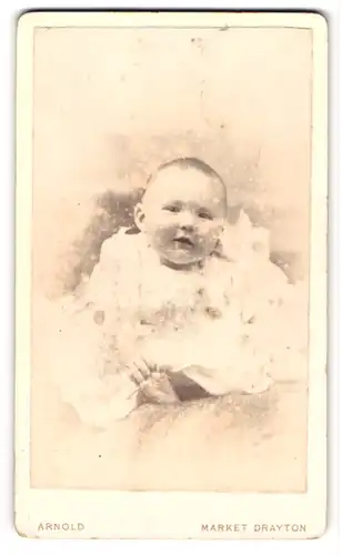Fotografie Arnold, Market Drayton, Stafford Street, Niedliches Baby mit Pausbacken