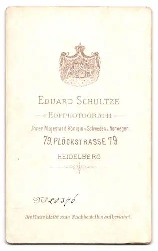 Fotografie Eduard Schultze, Heidelberg, Plöckstrasse 79, Junge Dame in hübscher Kleidung