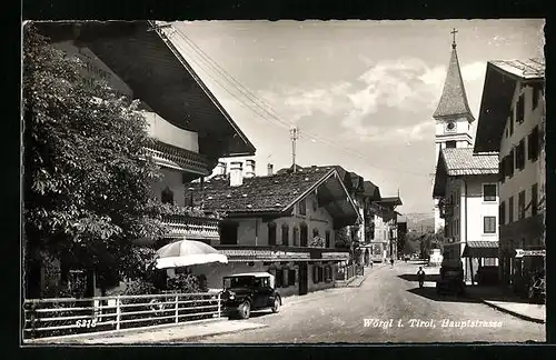 AK Wörgl, Hauptstrasse mit Kirche und Auto