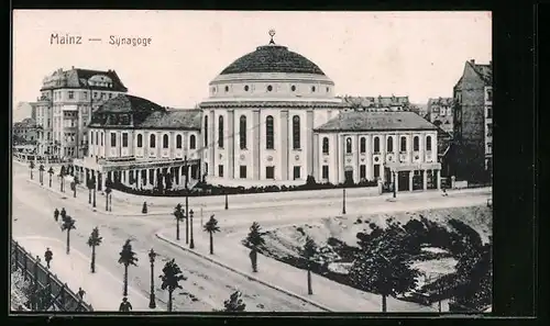 AK Mainz, Strassenpartie mit Synagoge