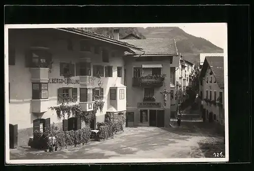 AK Chiusa d`Isarco, Strassenpartie mit Albergo Ai Cavallino und Scheidler Manifatture