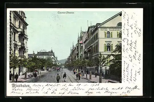 AK Wiesbaden, Taunus-Strasse mit Passanten