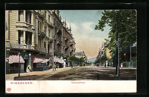 AK Wiesbaden, Taunusstrasse mit Passanten und Pferdebahn