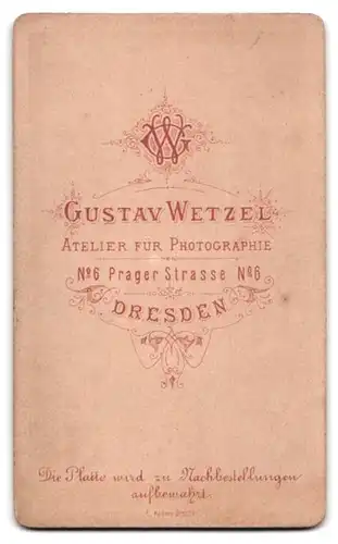 Fotografie Gustav Wetzel, Dresden, Prager Str. 6, Portrait charmanter Mann mit Schnurrbart und lockigem Haar