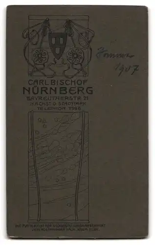 Fotografie Carl Bischof, Nürnberg, Bayreutherstr. 21, Kleiner Junge mit Spielreifen 1907