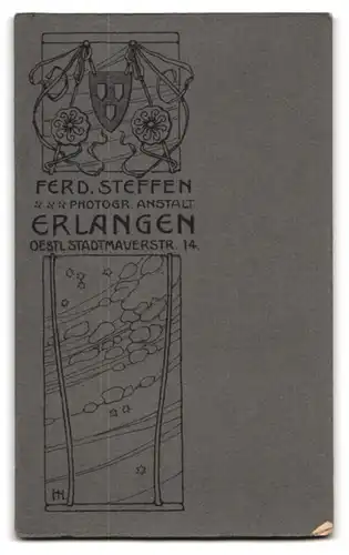 Fotografie Ferd. Steffen, Erlangen, Oestliche Stadtmauerstrasse 14, Junges Mädchen im gepunkteten Kleid