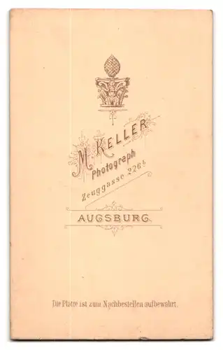 Fotografie M. Keller, Augsburg, Zeuggasse 226 b, Herr im Anzug mit Zwicker u. Oberlippenbart