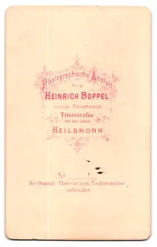 Fotografie Heinrich Boppel, Heilbronn, Titotstrasse bei der Allée, Beleibter Herr im Anzug mit Fliege