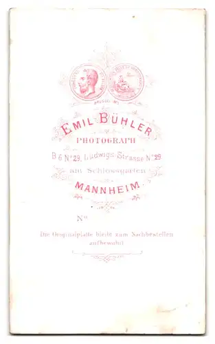 Fotografie Emil Bühler, Mannheim, Ludwigs-Strasse 29, Ältere Dame in hübscher Kleidung mit Haube