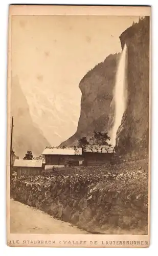 Fotografie Garcin, Geneve, Ansicht Lauterbrunnen, Blick auf den Staubach Wasserfall im Ort