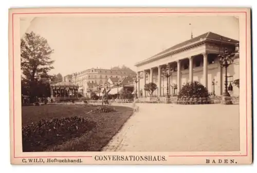 Fotografie C. Wild, Baden, Ansicht Baden-Baden, Partie am Conversationshaus mit Grünanlagen
