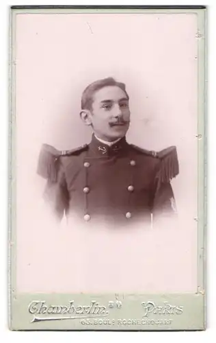 Fotografie Chamberlin, Paris, junger französicher Matrose in Uniform der Musiker mit Ärmelabzeichen Lyra