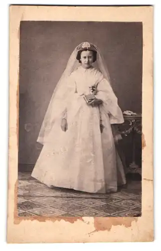 Fotografie unbekannter Fotograf und Ort, junge Frau Babetta Geisendörfer im Hochzeitskleid, Verlobte v. Friedrich Arnold