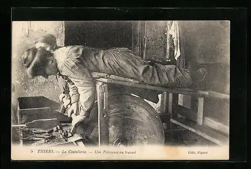 AK Thiers, La Coutellerie, Une Polisseuse, Besteck-Herstellung