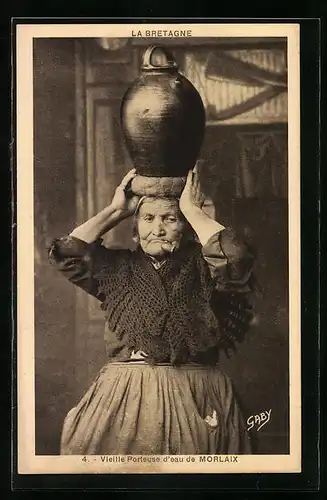 AK Morlaix, Vieille Porteuse d`eau fumant sa pipe, Alte Trägerin raucht ihre Pfeife