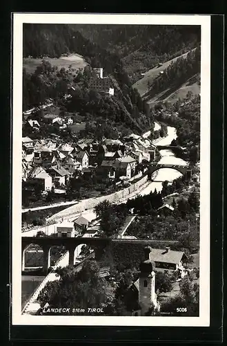 AK Landeck i. T., Ortsansicht mit Flusspartie aus der Vogelschau