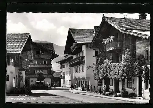 AK Westendorf, Strassenpartie mit Pension Haus Veronika und Cafe