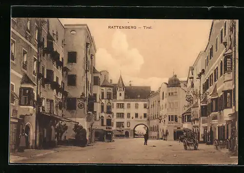 AK Rattenberg, Strassenpartie mit Geschäft und Tor