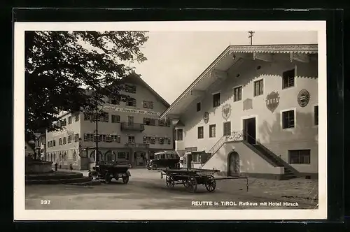 AK Reutte, Rathaus mit Hotel Hirsch