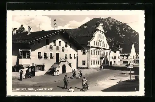 AK Reutte, Hauptplatz vor dem Gemeinde Amt