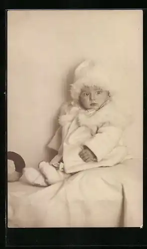 Foto-AK Kleines Kind in winterlicher Kleidung