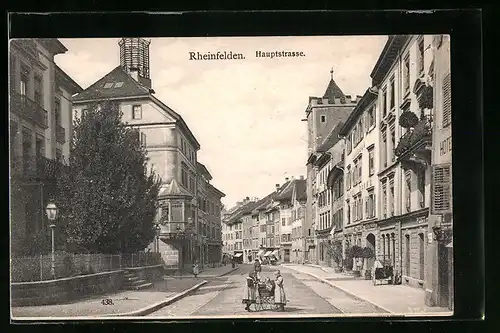 AK Rheinfelden, Passanten in der Hauptstrasse