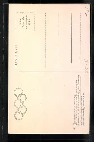AK Berlin, Olympische Spiele 1936, Tilly Fleischer nach ihrem grossen Sieg im Speerwerfen