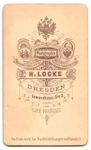 Fotografie H. Locke, Dresden, Gewandhaus-Str. 2, Portrait frecher Bube mit Hut und Flanierstock