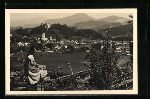 AK Neumarkt, Ortsansicht mit junger Frau in Tracht