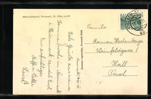 AK Neumarkt, Ortsansicht mit junger Frau in Tracht