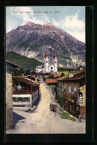 AK Telfs, Strassenpartie mit Kirche und Hoher Munde