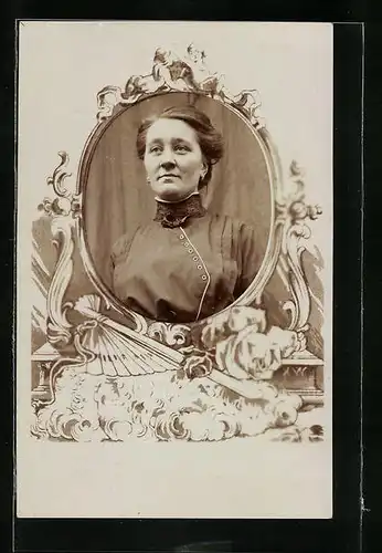 Foto-AK Bürgerliche Dame im Kleid, Passepartout